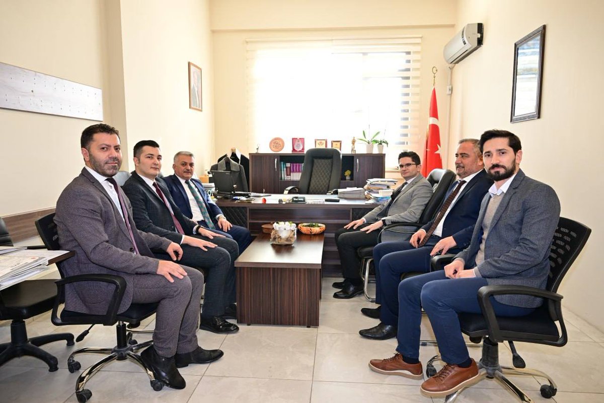 TCMalatyaV's tweet photo. 📍2.İdare Mahkemesi Başkanlığı

Vali @ersinyazici1, 2. İdare Mahkemesi Başkanı Bilal Kırış’a iade-i ziyarette bulundu.

#malatya #malatyavaliliği https://t.co/1v2skUVAdo