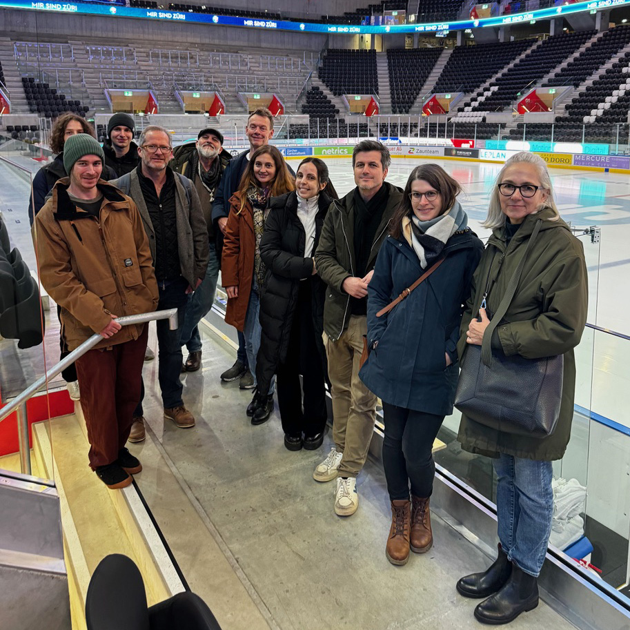 eyevipcloud's tweet photo. Die @zsclions setzen im Bereich Einladungs- und Teilnehmermanagement auf eyevip🙌.
Gestern luden sie unser Team zu einer aufregenden Führung hinter die Kulissen ein, gefolgt von einem mitreissenden Match. Danke für die faszinierenden Einblicke💪🦁!#MirsindZüri #TeamEvent https://t.co/VwpDqXFARe
