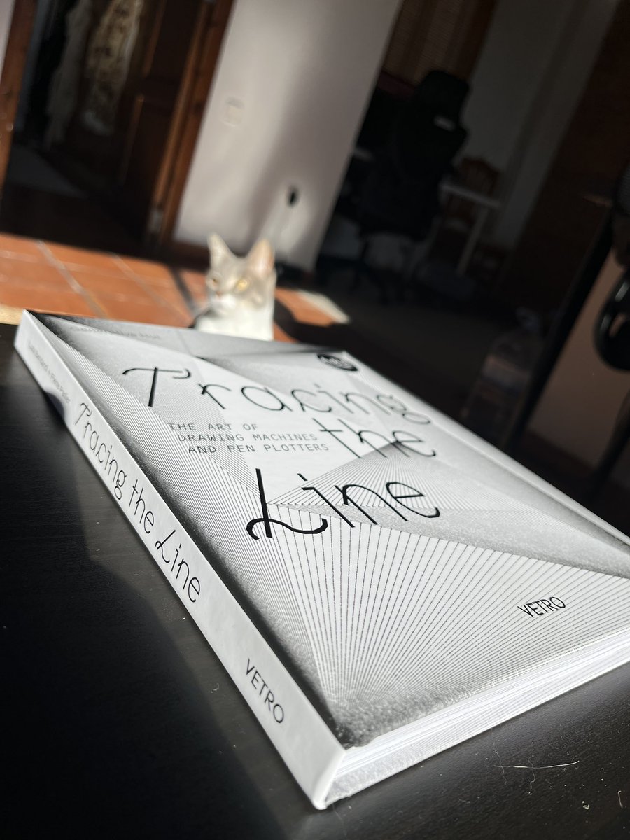 dist_cs's tweet image. It has finally arrived! Canceling all the plans today and started to dig in already 🫶@generativehut @VetroEditions