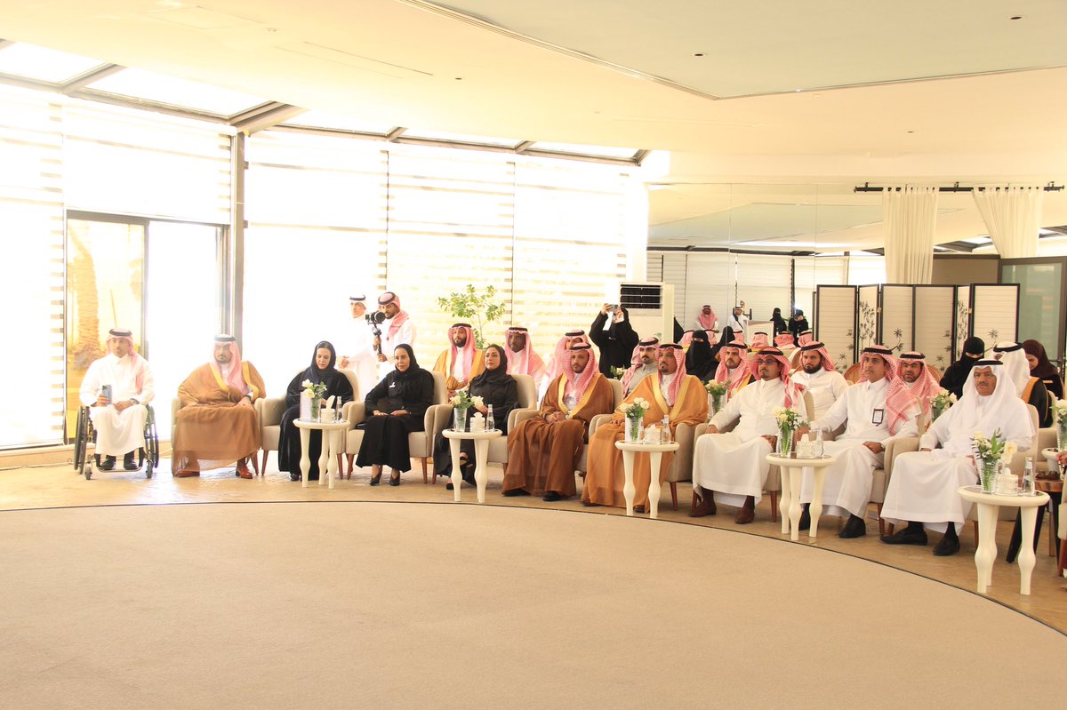 sumayh_hrsd's tweet photo. سعداء بهذا اليوم المبارك وفخورين بتحقيق مبادرة (خيرات مدن )المركز الأول في مسار القطاع الحكومي بحفل تكريم الفائزين في جائزة الإنسان اولاً (النسخة الثالثة) تحت رعاية صاحب السمو الملكي الامير سعود بن نايف بن عبدالعزيز امير المنطقة الشرقية وحضور وتشريف صاحبة السمو الأميرة عبير بنت فيصل آل سعود رئيسة مجلس أمناء مجلس المنطقة الشرقية للمسؤولية الاجتماعية @EPCSRsa 
المنطلقة من الهيئة السعوديه للمدن الصناعية ومناطق التقنية مدن بالتعاون مع فرع وزارة الموارد البشرية والتنمية الاجتماعية ممثله بإدارة المسؤولية الاجتماعية لدعم المجتمع و تحقيق التميز والإبداع في المبادرات الإنسانية جهود موفقه ومباركه 
 #المسؤوليةالاجتماعية  

https://t.co/VITkWGnKzN