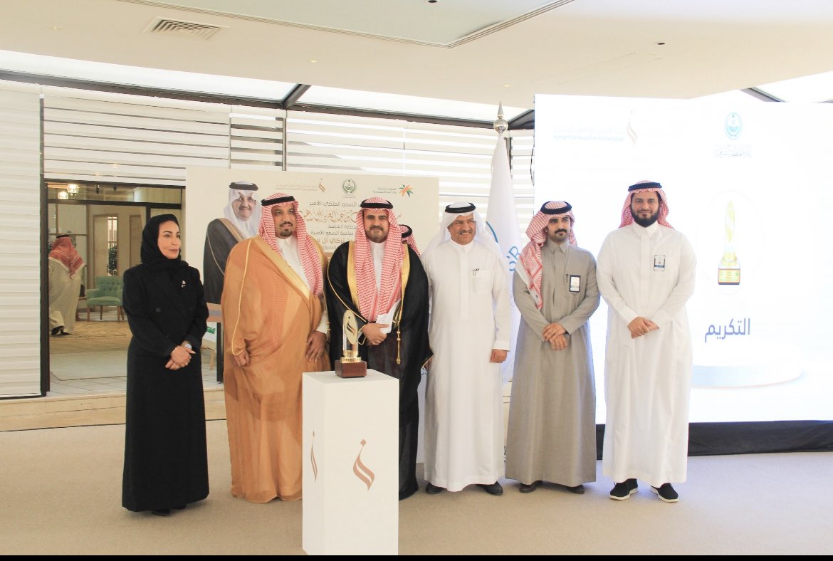 sumayh_hrsd's tweet photo. سعداء بهذا اليوم المبارك وفخورين بتحقيق مبادرة (خيرات مدن )المركز الأول في مسار القطاع الحكومي بحفل تكريم الفائزين في جائزة الإنسان اولاً (النسخة الثالثة) تحت رعاية صاحب السمو الملكي الامير سعود بن نايف بن عبدالعزيز امير المنطقة الشرقية وحضور وتشريف صاحبة السمو الأميرة عبير بنت فيصل آل سعود رئيسة مجلس أمناء مجلس المنطقة الشرقية للمسؤولية الاجتماعية @EPCSRsa 
المنطلقة من الهيئة السعوديه للمدن الصناعية ومناطق التقنية مدن بالتعاون مع فرع وزارة الموارد البشرية والتنمية الاجتماعية ممثله بإدارة المسؤولية الاجتماعية لدعم المجتمع و تحقيق التميز والإبداع في المبادرات الإنسانية جهود موفقه ومباركه 
 #المسؤوليةالاجتماعية  

https://t.co/VITkWGnKzN