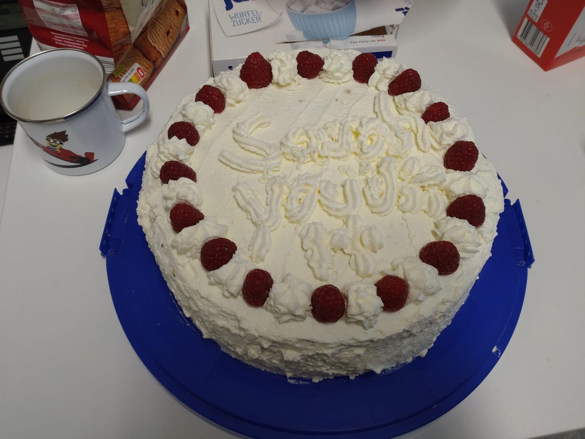 Indra Mon (@indramon3) on Twitter photo I can not only do microscopy, but even baking cake. (Decorating skills are still developing XD,
handwriting was always bad)
But it was just well deserved for <a href="/SarahWater10/">Sarah_Esser</a> I can not only do microscopy, but even baking cake. (Decorating skills are still developing XD,
handwriting was always bad)
But it was just well deserved for <a href="/SarahWater10/">Sarah_Esser</a>