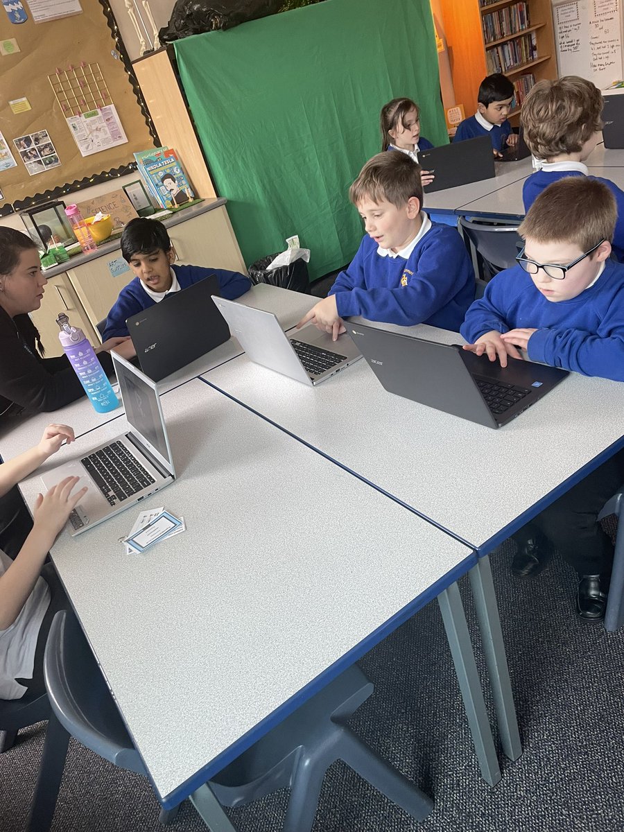 stjosephskly's tweet photo. Oak class had an introductory lesson to computer programming this afternoon, taking a look at the classic game Pong (the first game developed by the computer giants Atari) #SJKcomputing #OakClassRule https://t.co/DegiU0k7Gh