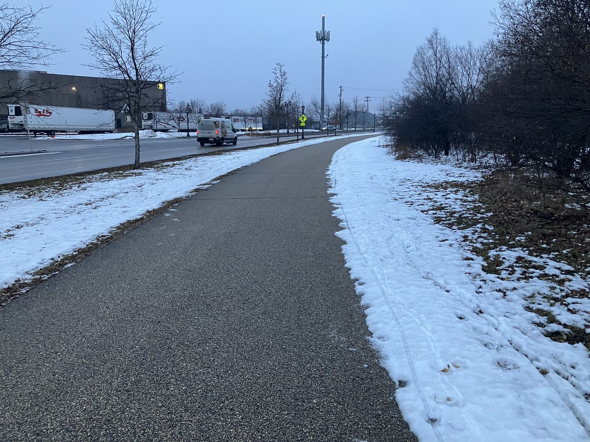 BikinMike_InMSP's tweet image. It’s impossible to see but praise be @lowertownbike for keeping me upright on this icy dicey Bruce Vento Trail. These studded tires really do feel like Velcro!