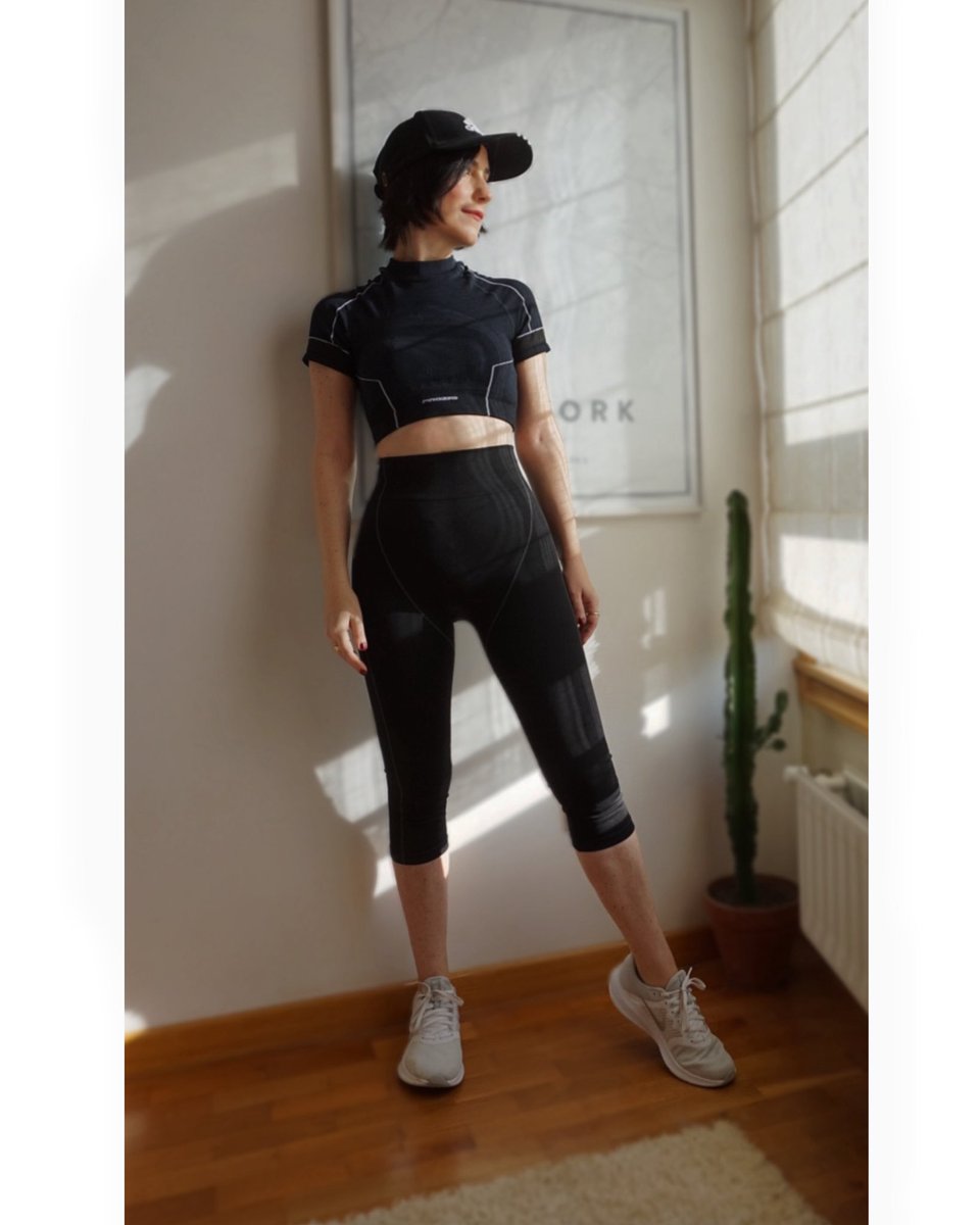 SandraMiau1876's tweet image. Tú puedes y lo vas a lograr 🖤

Conjunto @prozisofficial 🏋🏻
Ver ofertas: prozis.com/sjPd

#prozis #prozisespana #exceedyourself #fitnessmodel #fitnessmotivation #blackoutfit #gym #gymlife #sport #leggingslove #leggingsport #fitgirl #fitgirlcommunity 
#fitnessgirl