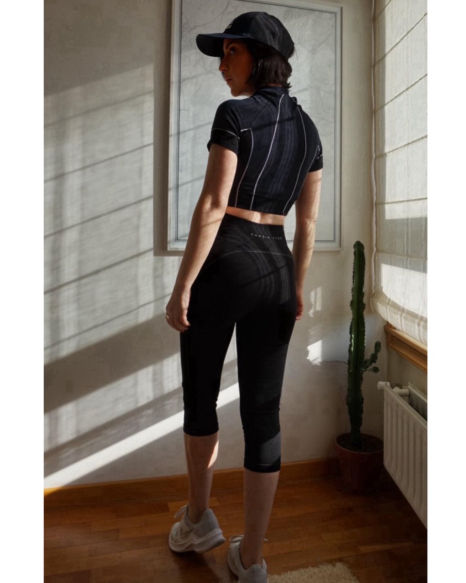 SandraMiau1876's tweet image. Tú puedes y lo vas a lograr 🖤

Conjunto @prozisofficial 🏋🏻
Ver ofertas: prozis.com/sjPd

#prozis #prozisespana #exceedyourself #fitnessmodel #fitnessmotivation #blackoutfit #gym #gymlife #sport #leggingslove #leggingsport #fitgirl #fitgirlcommunity 
#fitnessgirl