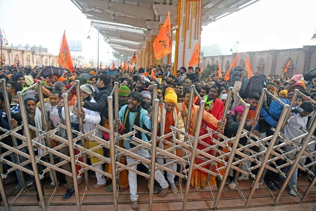 AlokDaddu's tweet photo. ये है प्रभु के प्रति लोगों की आस्था रिकॉर्ड तोड लोगों ने किया रामलला सरकार का दर्शन प्रभु सबका कल्याण करें। जय रामजन्मभूमि 🚩
#जयहनुमान 
#जयश्रीराम 
#जयहानुमानजी 
#रामललासरकार 
#प्रभु 
#daddupandit 
#alokpandit https://t.co/BOWTrQbqPj