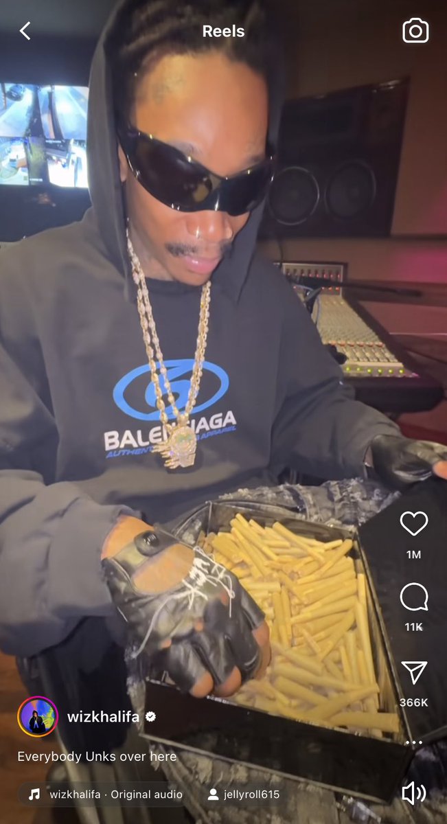 Goin’ get me a <a href="/wizkhalifa/">Wiz Khalifa</a> box of pre-rolled #cannabis