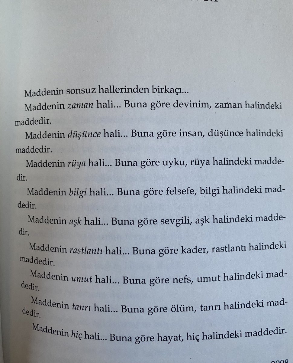 esrabendee's tweet photo. Maddenin zaman halinde düşler kurup, rüyalar görüyoruz. Bazen tesadüf bazen kader diyoruz öğrendiklerimize, aşklarımıza.. ve umudumuz kalmadığında ölümü sorguluyoruz hiçlik içerisinde… #içimdengeldi #hakangünday #derz #hiç https://t.co/sRJ98nTiK2