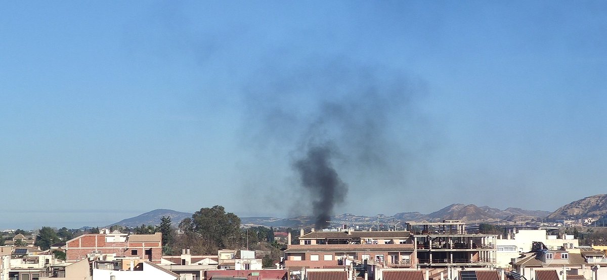 Un sin parar de #quemas
Todo el día respirando 💩 en #Murcia

#StopQuemasMurcia
#StopQuemas

BASTA YA ‼️