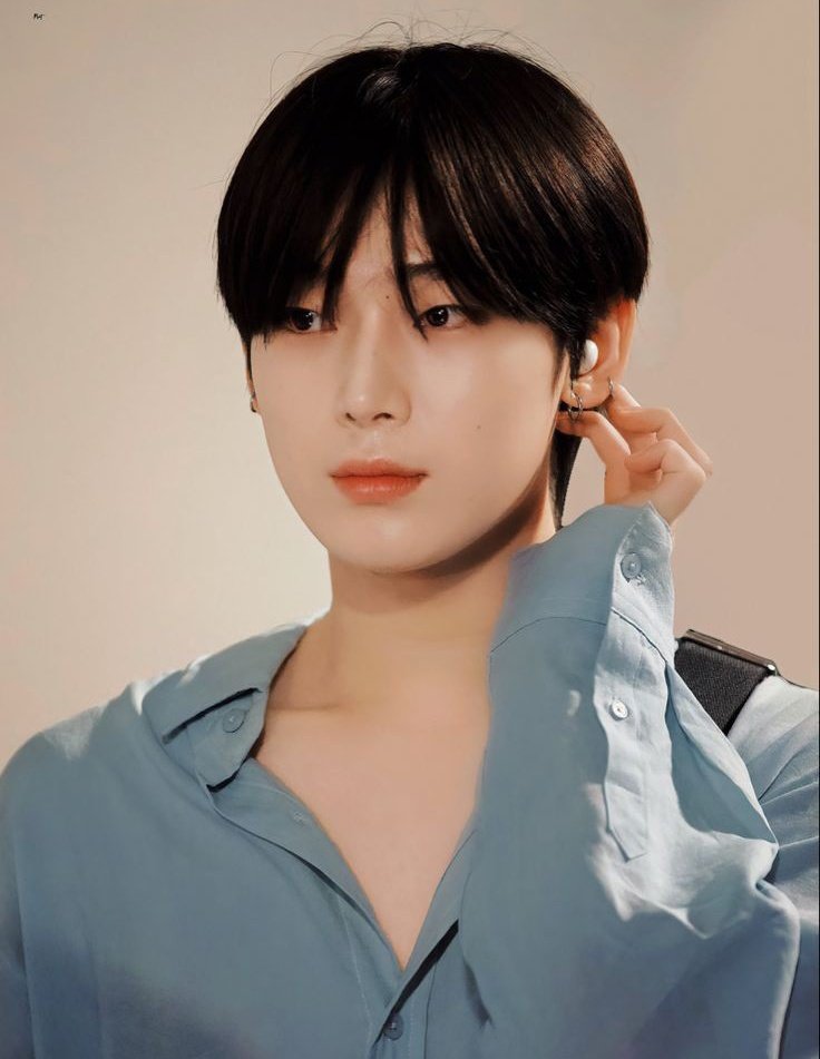 iFor2sun's tweet photo. a #sunsun au

ellis (sn) doesn't really care about the men he has sex with, he just throws them away like toys after he uses them. he met andrew (sh) one night in a club, and he made out with him.

this one is a really big problem because his best friend layne (jk) likes andrew. https://t.co/hfCVVuX1i4