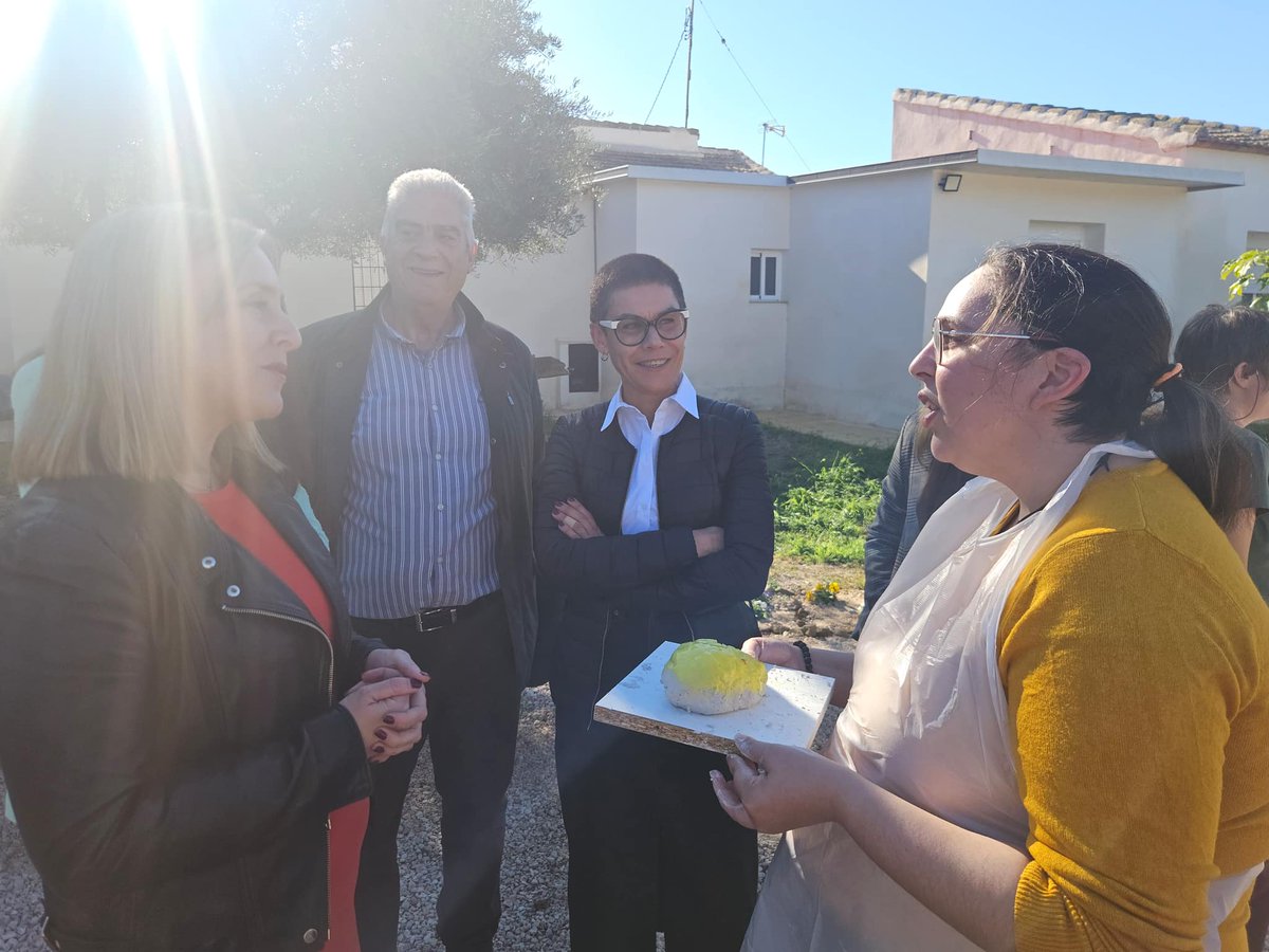mcmoralesf's tweet photo. 🗣️ En Beniel se ubica una nueva vivienda tutelada para personas con discapacidad, gestionada por la entidad ITACA, con un total de ocho plazas públicas.

Hemos asistido a su inauguración oficial, junto a su gerente, Paco Coll, y a la consejera de @PolitSocialMur, @contxaruiz. https://t.co/CZEyKb4E5r