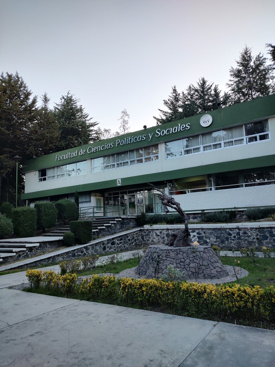 RJoyaC's tweet photo. #FaltaMenos para el regreso a clases en @UAEM_MX
Pronto la @FcypysUaemex estará llena de jóvenes estudiantes. 🎉
Ahora estamos vacíos.
Ya viene el #reencuentro #Febrero6 ✍🏽📚🤓🧑🤝🧑👭👬👫
*Consideremos las medidas de prevención en esta época. https://t.co/7JknIsFMln