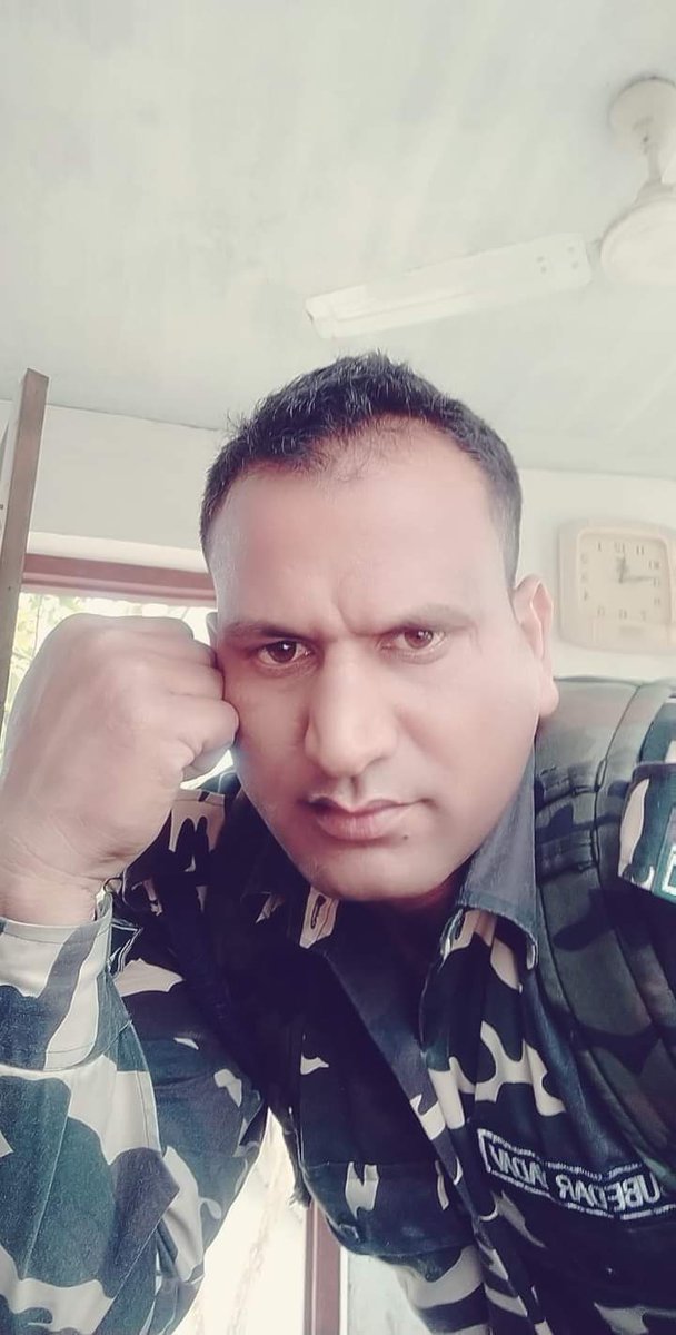 bhanupatell's tweet photo. भैया जी आपके बारे में यह सुनकर विश्वास नहीं हो रहा मुझे,मेरे अजीज मित्र साथी रुदौली #चुनार_मिर्जापुर निवासी बड़े भैया सूबेदार यादव जी भारत मां की सेवा में तत्पर ड्यूटी के दौरान आज #शहीद हो गए
भैया जी आपके चरणों में कोटि-कोटि नमन में #विनम्र_श्रद्धांजलि 💐😭😭😭😭😭😭
@SSB_INDIA https://t.co/wcoZMWz8U3