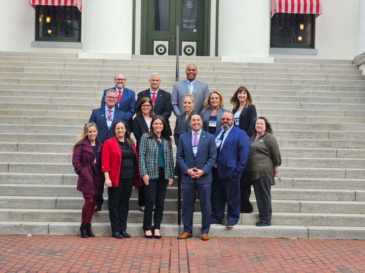 SCASharks's tweet photo. Proud to represent Southshore Charter and CSUSA at the state capitol during school choice week. @EddieRuiz531 @CSUSAhq @SaraCapwell https://t.co/y7HV8TVoS2