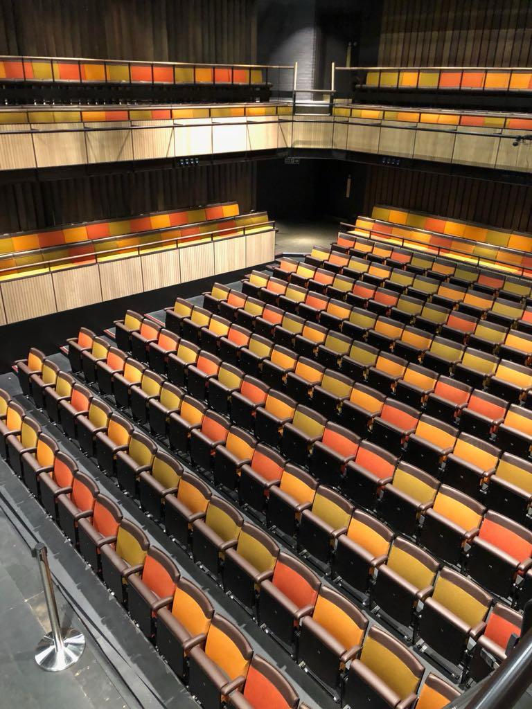 Kirwin & Simpson Seating tweet media