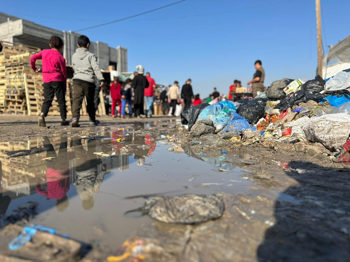 strategic_tune's tweet photo. "These are not conditions meant for human beings"
#GazaStrip people keep fleeing,looking for shelter in the hope of finding safety &amp; protection
Conditions are totally inhumane, as people sleep on the floor, without blankets,cooking where there is sewage flooding.
#GazaStraving https://t.co/LsGMEUsd4y