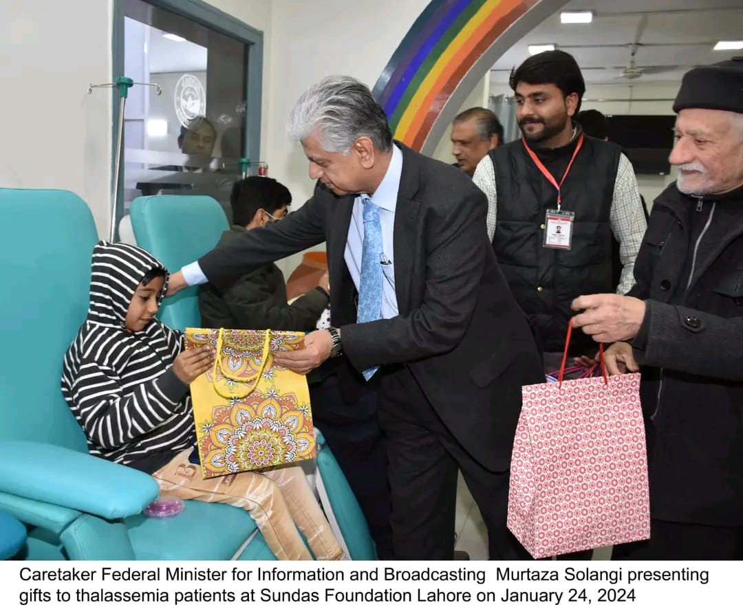 HaruSabaAli's tweet photo. Caretaker Federal Minister for Information and Broadcasting Murtaza Solangi presenting gifts to thalassemia patients at Sundas Foundation Lahore on January 24, 2024 https://t.co/cSBleuQtUM