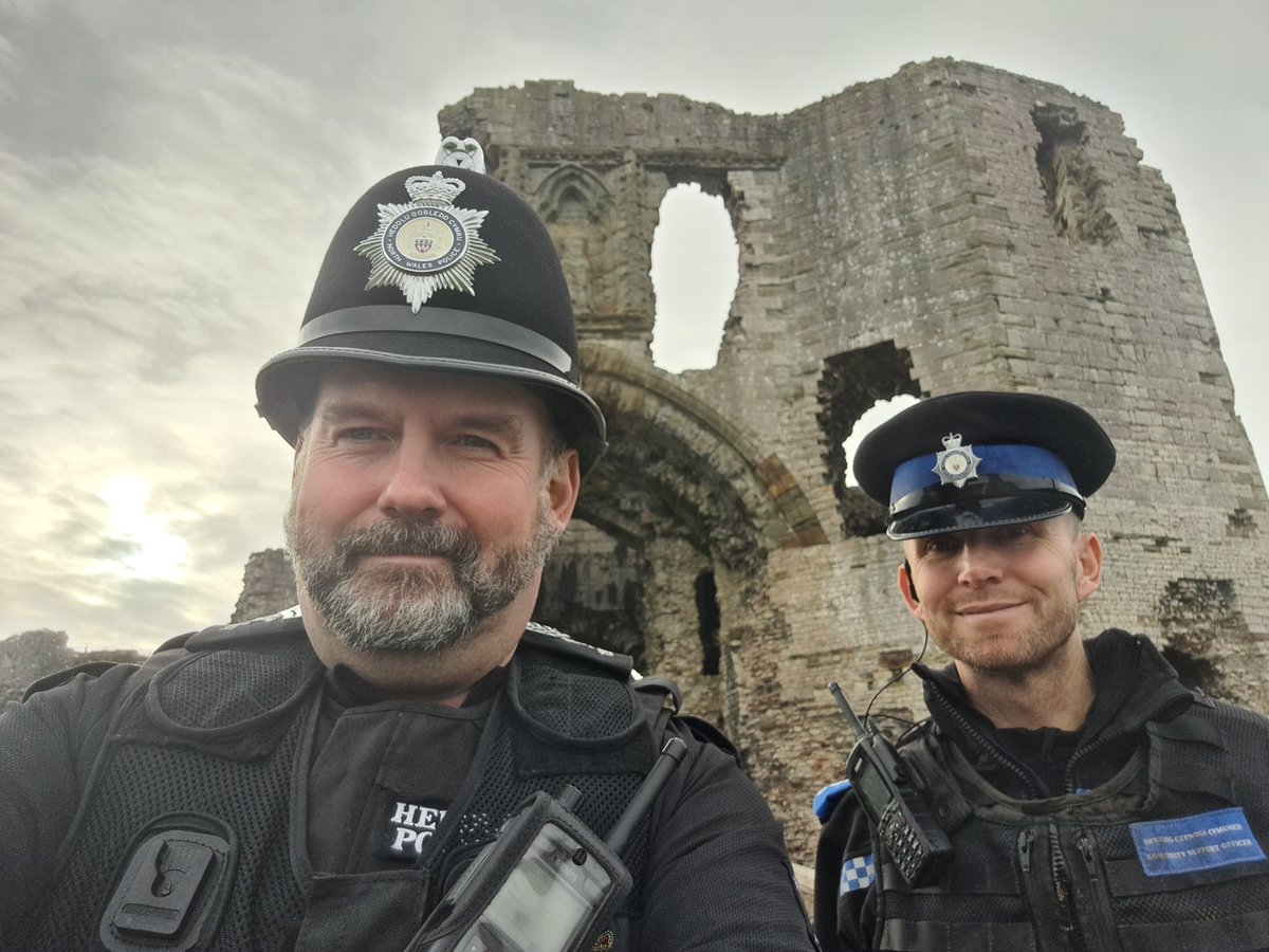 Community Safety Sergeant Alyn Smith and PCSO John Davies have been out this morning doing rural patrols, speaking with elderly residents and business owners in the Denbighshire Rural area.

#NeighbourhoodPolicingWeek
