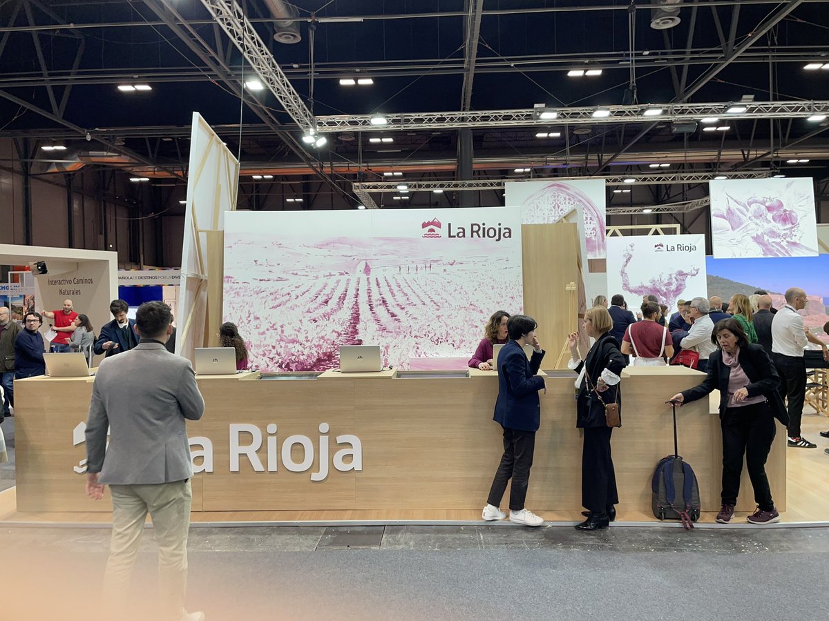 Disfrutando de un buen momento en este rincón de #FITUR2024 de #LaRioja y contando los días para visitar de nuevo #Ezcaray <a href="/diegobengoa/">Diego Bengoa</a>