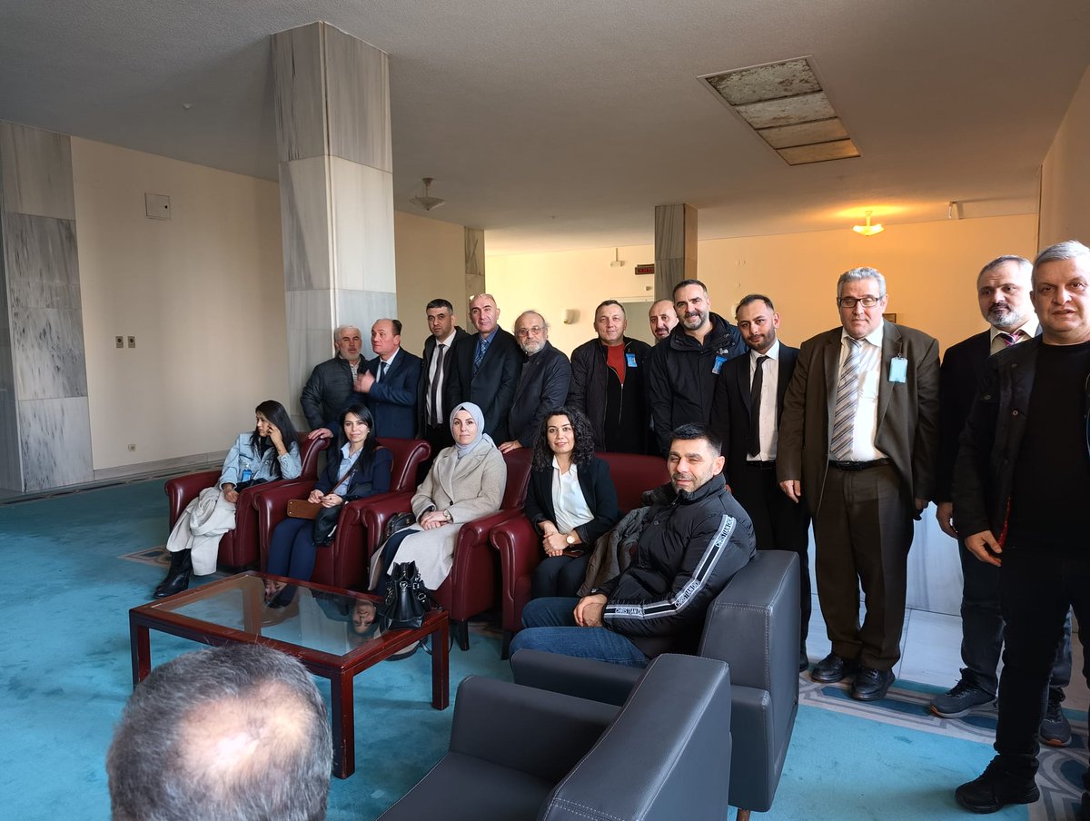 yardimcihizmet1's tweet photo. #YardimcıHizmetlerSınıfı Derneği olarak Adalet Kalkınma Partisi Grup Başkan Vekili Gaziantep Milletvekili Sayın Abdülhamit GÜL' e  kanun teklifimizi ve sorunlarımız ile alakalı kapsamlı dosyamızı teslim ettik ve yaşadığımız sıkıntılar hakkında kendisine bilgilendirme  yapılmıştır. Sayın @Akparti Grup Başkan Vekilimizin Sayın  @abdulhamitgul 'ün Yardımcı Hizmetler sınıfı  Çalışanları adına vereceği destekler için 140bin #YardimcıHizmetlerSınıfı adına müteşekkiriz.