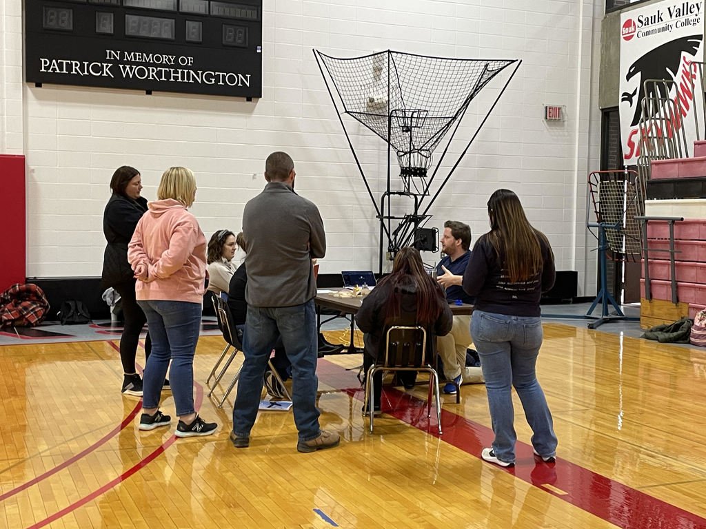 LOWROE47's tweet photo. Check out these teachers sharing their favorite tech tips at our Tech Hack-a-thon ! 
@RegionalOffice47 #RegionalOffice47 https://t.co/icJHrybfZv