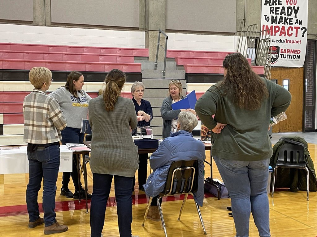 LOWROE47's tweet photo. Check out these teachers sharing their favorite tech tips at our Tech Hack-a-thon ! 
@RegionalOffice47 #RegionalOffice47 https://t.co/icJHrybfZv