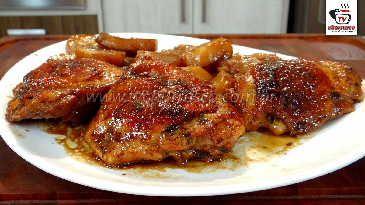tvchurrasco's tweet photo. Frango Assado com Cerveja Preta, um tempero simples que vai deixar seu frango muito mais saboroso.
#frangoassado #cervejapreta #frango #assado #frangos #assados #assado
https://t.co/cn68mLazfi https://t.co/mH5J1Mugmo