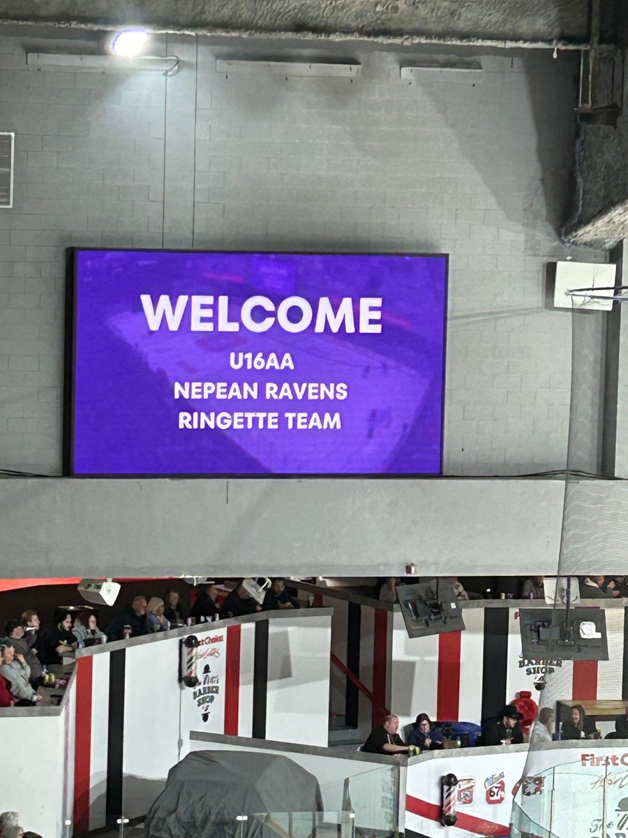 Last night, the Nepean Ravens U16AA took the ice during the PWHL Ottawa intermission for a mini-game! 

What an incredible opportunity! 
--
Hier soir, Nepean Ravens U16AA ont pris la glace pendant l'entracte du PWHL Ottawa pour un mini-partie ! 

Quelle occasion incroyable!