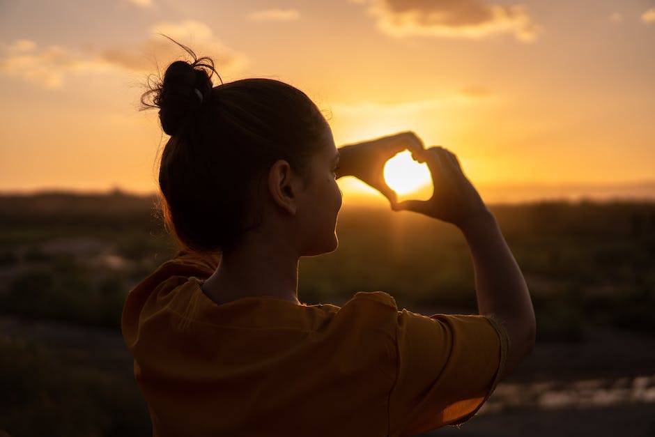 (SAD) visits many of us as the days get shorter. Let's brighten our feeds and our moods with some extra self-care vibes!  It’s okay to reach out if you need a little sunshine in your life. Here’s to longer days and warmer hearts ahead! #SeasonalSmiles #MoodLift #SelfCareSeason