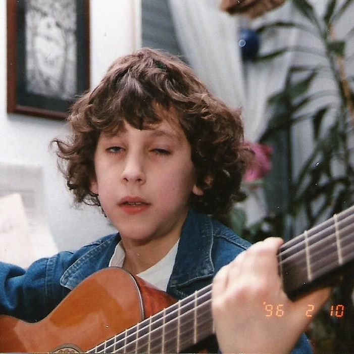 😀 here is the proof: I'm grown up with a six-string. This picture is from 1996, I was at the age of 10.

#guitarist #classicguitar #sixstring #throwback