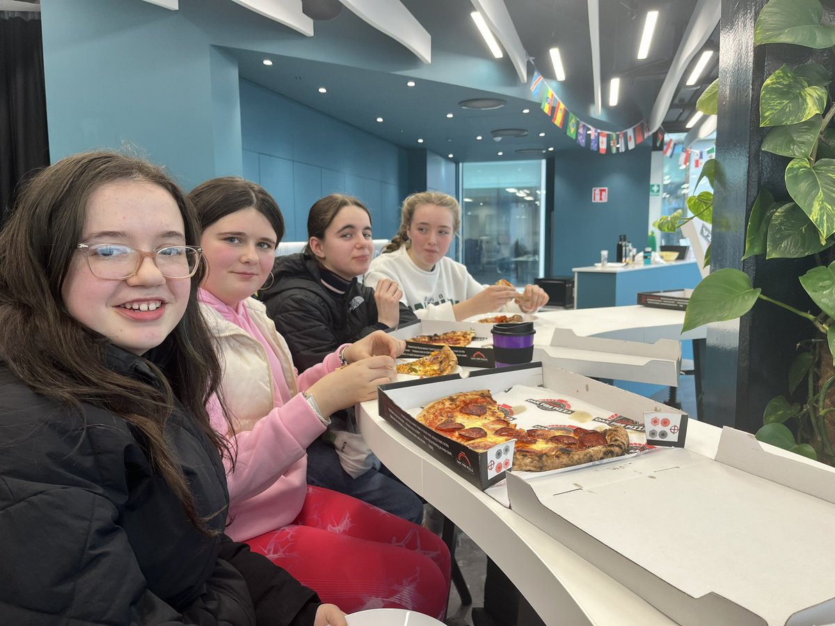 TeenTurn's tweet image. 12 weeks of #DataExplorers classes culminated in a showcase today in Cork with @LifeAtNetApp. A sharing of knowledge and skills around data and careers as well as some human bingo and the obligatory pizza. A great way to celebrate the journey!