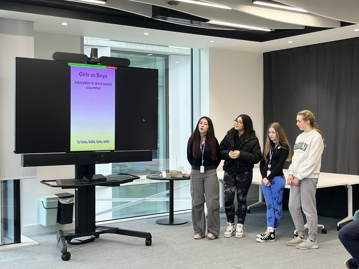 TeenTurn's tweet image. 12 weeks of #DataExplorers classes culminated in a showcase today in Cork with @LifeAtNetApp. A sharing of knowledge and skills around data and careers as well as some human bingo and the obligatory pizza. A great way to celebrate the journey!