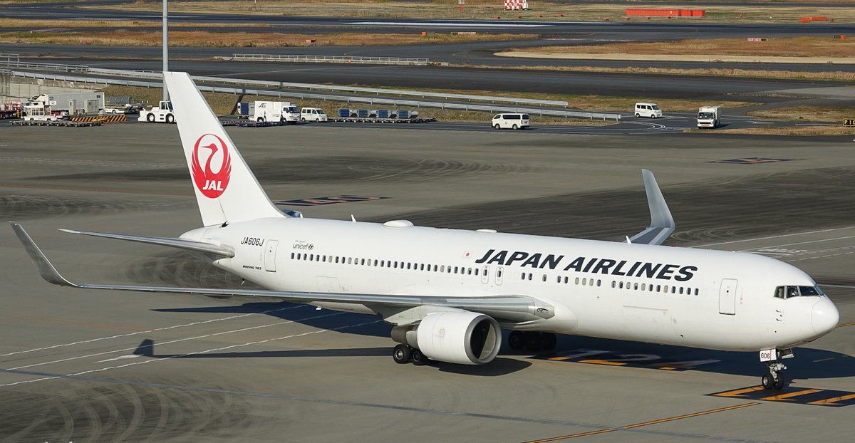 羽田空港の第3ターミナルの5Fにある展望デッキ。
ここからは離着陸する飛行機を見ることができます。
羽田空港には3つターミナルがありますが、それぞれ展望デッキがあります。国際線のみが発着する第3ターミナルの展望デッキは羽田空港で唯一24時間開いている展望デッキです。