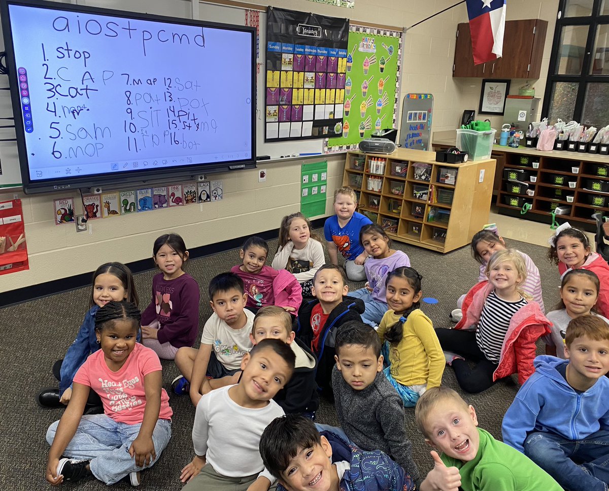 Scrabble, kindergarten edition! We used our focus vowels and built words until we ran out of room. 🥳@HumbleISD_LSE