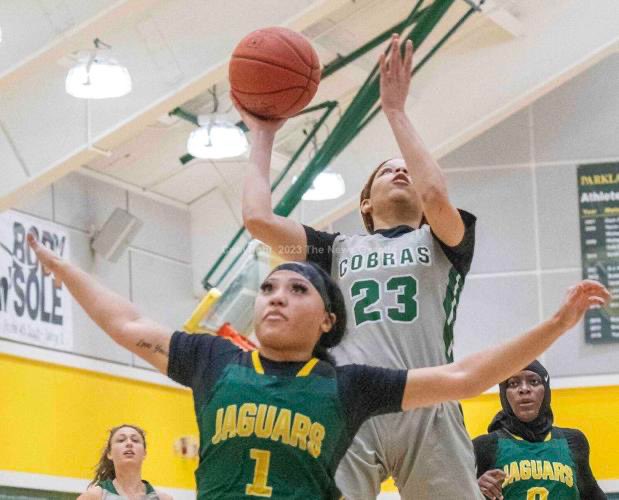 MTB_Bball's tweet photo. Siarah has been playing at a high clip for the past few months. All the way in Champagne Illinois she’s been representing @OCPAthletics &amp; @EssenceGirlsBB . Way to go @Sisiocp we are proud of you. https://t.co/ms8UW6lMeO