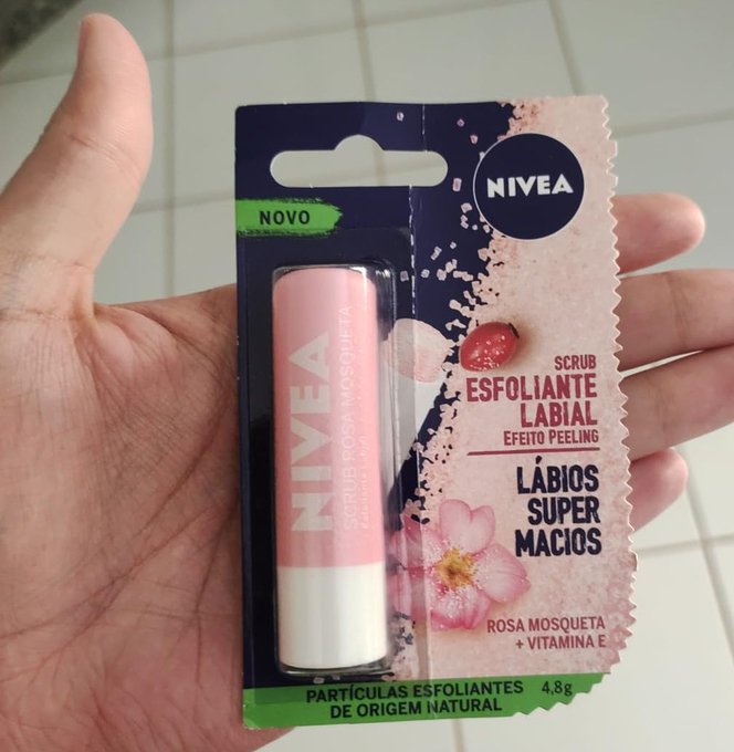 NIVEA Esfoliante Labial Scrub Rosa Mosqueta 4,8g – Renova os lábios com efeito peeling
