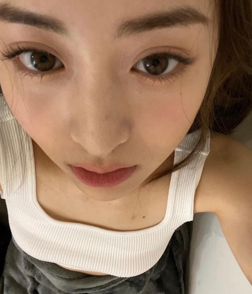 yunjin pics tweet media