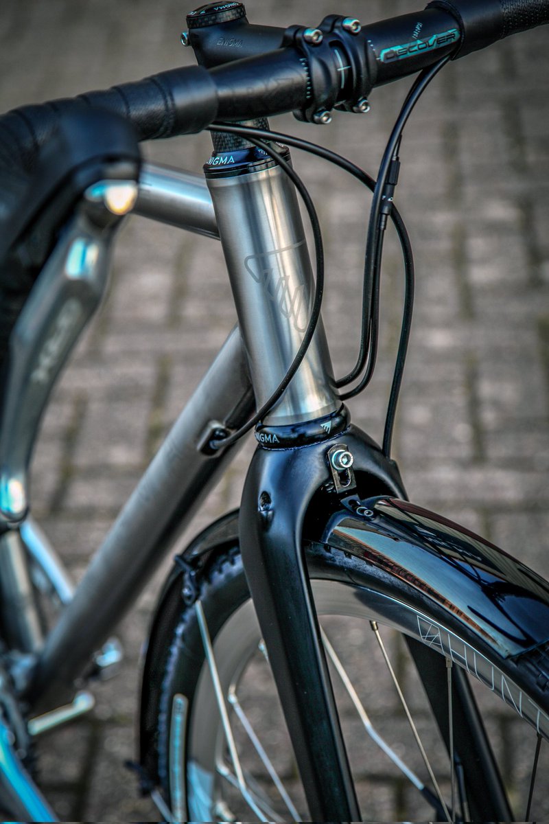 Enigmabikes's tweet photo. EDGE BUILD
~Silver Infused Edge π©Ά
#EnigmaEdge #titaniumbikes #titaniumbike
#tibikes #gravelcycling #gravelbikes #gravelride #gravelgrinder #ShimanoGRX #huntwheels #csixcomponents #cycling #cyclinglove #newbike #grxlimitededition #gravelbike #gravelrideuk https://t.co/OWjj8Iu2bM