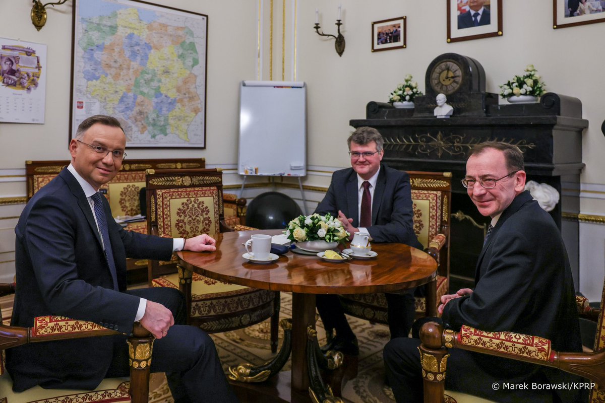 prezydentplarch's tweet photo. Prezydent @AndrzejDuda spotkał się z Posłami Mariuszem Kamińskim i Maciejem Wąsikiem. https://t.co/umpf6JRGwj