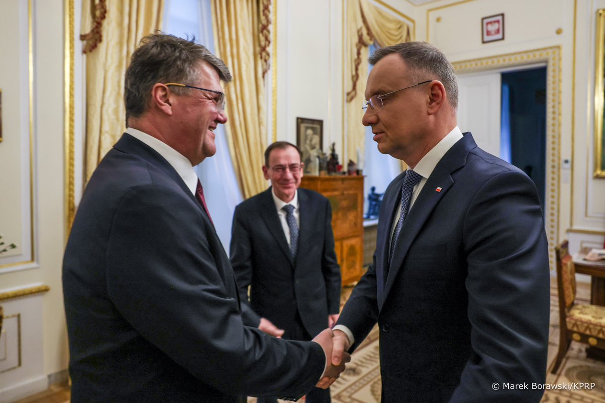 prezydentplarch's tweet photo. Prezydent @AndrzejDuda spotkał się z Posłami Mariuszem Kamińskim i Maciejem Wąsikiem. https://t.co/umpf6JRGwj