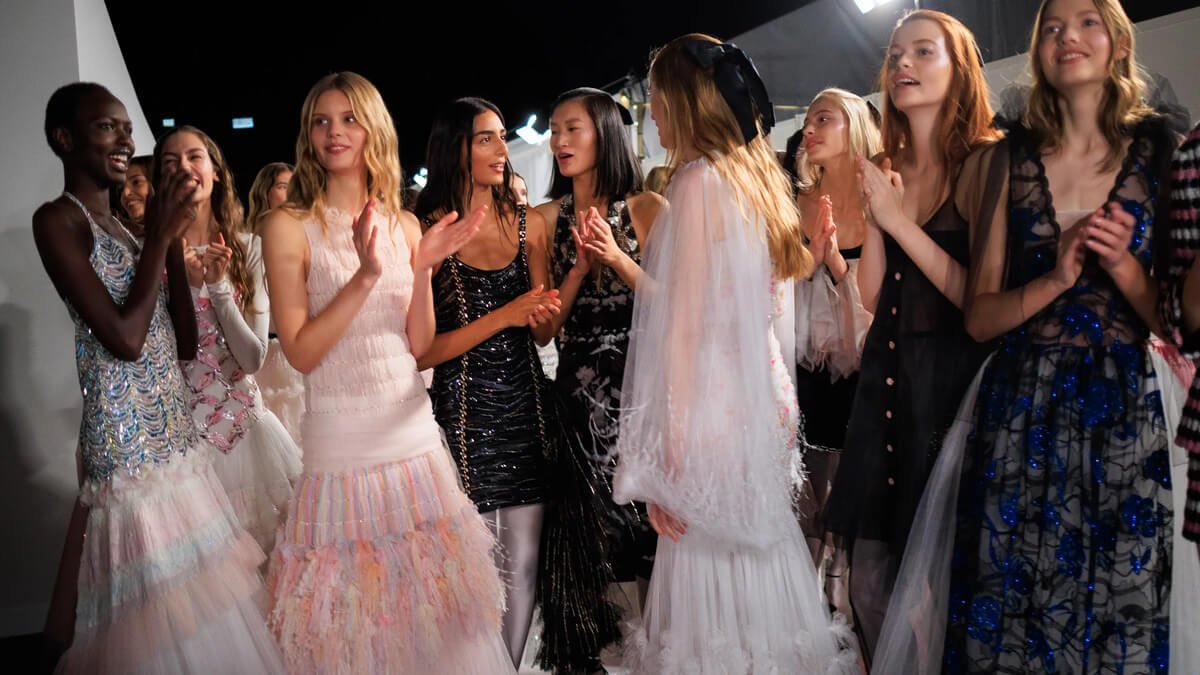 Коллекция От Кутюр Chanel весна-лето 2024 -
Летняя коллекция 2024 от Chanel на неделе моды Haute Couture в Париже dress-mag.com/news/haute-cou…