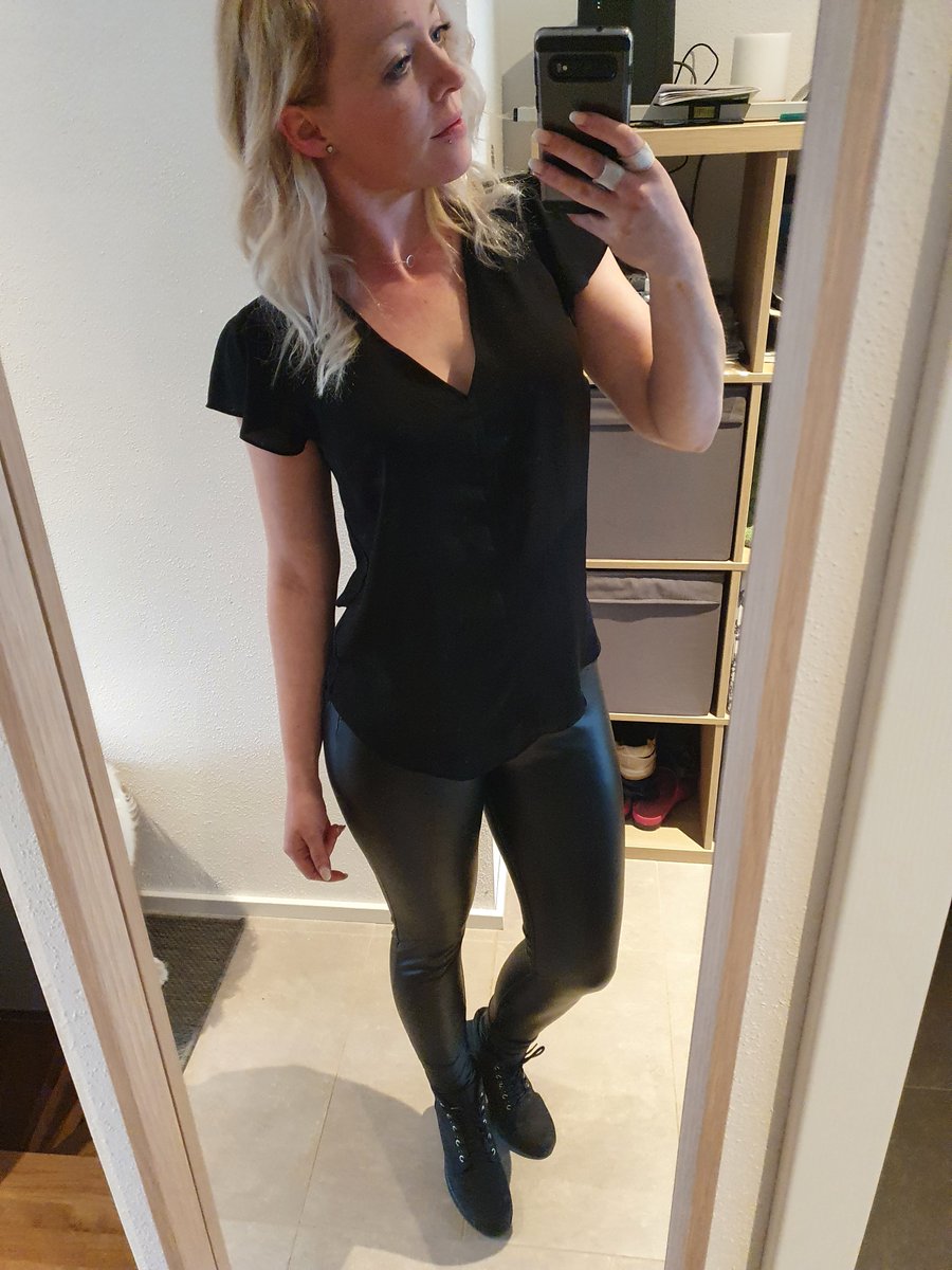 LeaKirsch_92's tweet image. Wetlook meets schick! Repost wenn es dir gefällt 😜