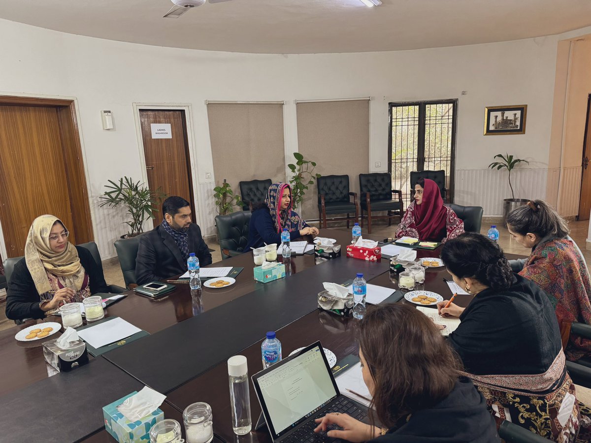 FahmidaIqbal's tweet photo. Meeting held with Women Development Department @womendevdeptt to discuss the key contours of @UNICEF_Pakistan Gender Strategy and how we together we can shift the needle to address structural barriers, vulnerabilities and deep rooted inequalities
#GenderResponsiveProgramming https://t.co/OmcAPmilIM