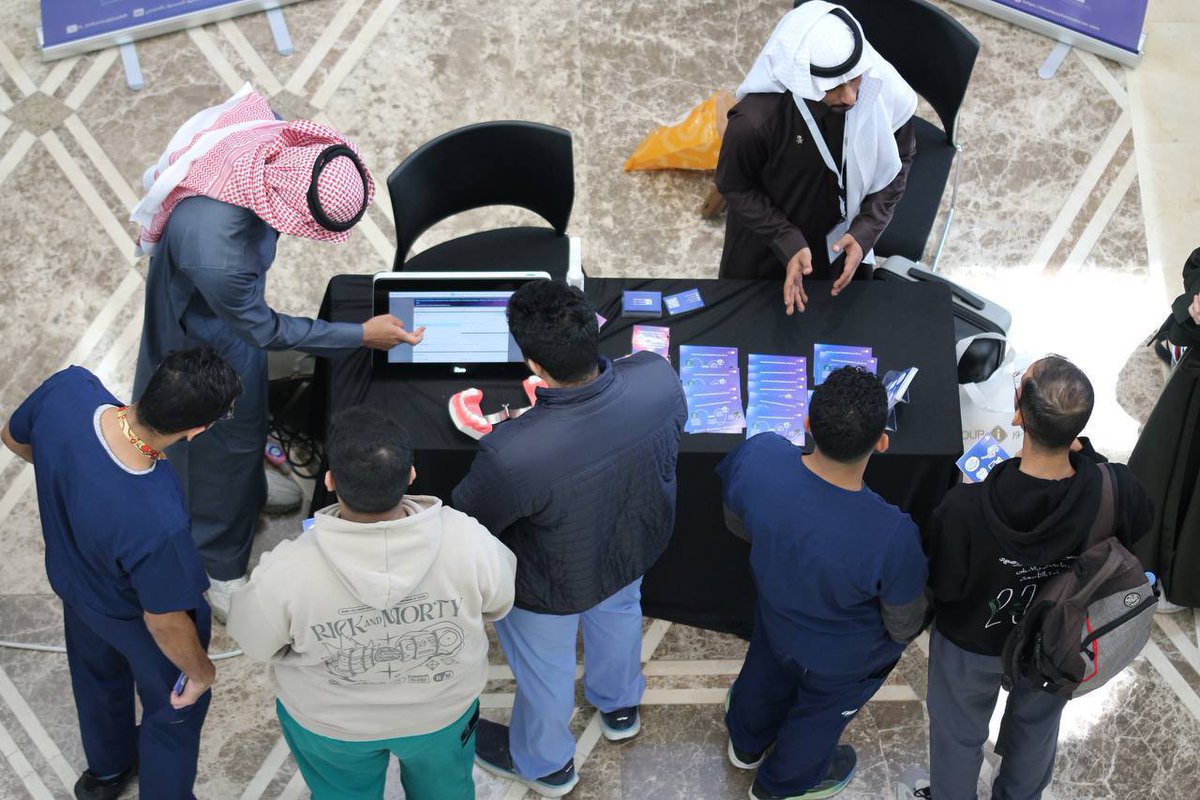 NizarDent1's tweet photo. سعدت بالحديث أمام  سعادة الدكتور علي الأحيدب عميد كلية الأسنان وزملائي في جامعة الملك سعود بن عبدالعزيز الصحية  @AlehaidebAli  
في معرض #TechDent 

عن Ai in dentistry و استعراض تقنية digital scanner 
شاكر لهم التنظيم الرائع والدعوة الكريمة. https://t.co/qq6qAposIE