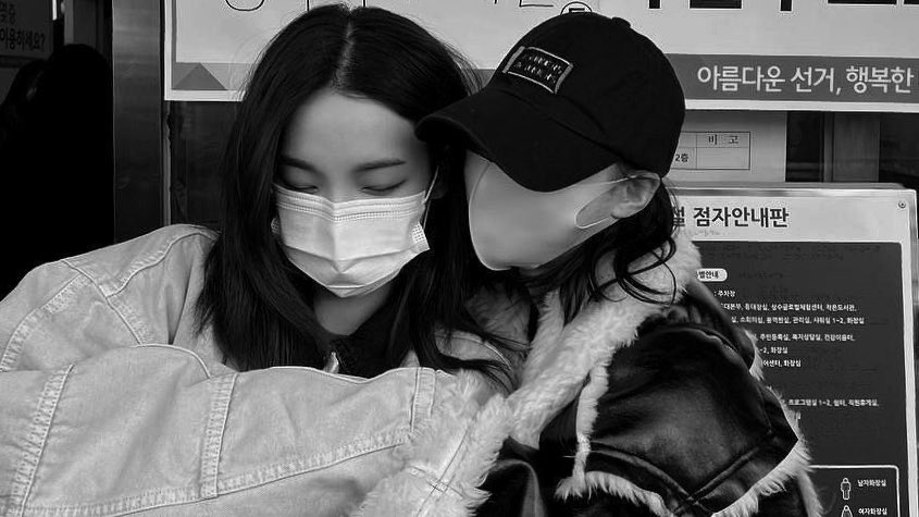 ERI02KWN's tweet photo. ─── 🪦 𝐓𝐔𝐑𝐍𝐎 𝐅𝐄𝐂𝐇𝐀𝐃𝐎.

› 𝒅αtα: quαrtα feırα, 24. 
› 𝒂ssunto: querıdα rαчlα brekker-jαng.
› 𝒑αrtıcıpαntes : kɯon bomı (mencıonαndαs: αlexıα &amp; kennα.) https://t.co/5b0zfM0mTk
