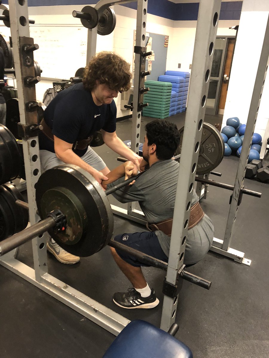CameronPettus's tweet photo. Lifting group of the day goes to lineman rack one. 275lbs last set of 10 on Front Squats💪 #Yesssir #GoEagles https://t.co/psIDn65kkx