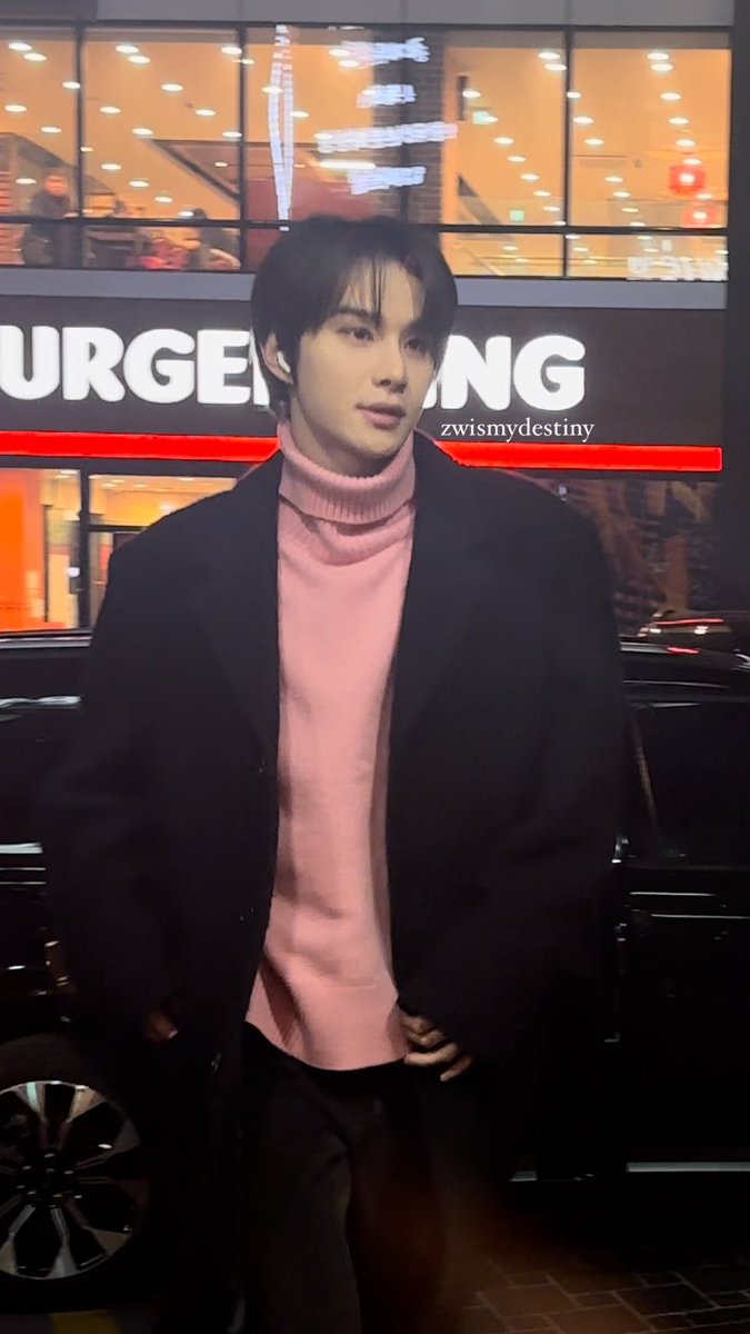 담배 허락 맡고 피는 애인
대학생 애인 데리러옴