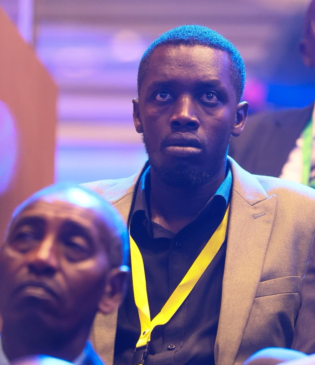 Ngabo_Karegeya's tweet photo. "Nishimiye Guyumirwa mu Umushyikirano ku inshore ya 2 mu ubuzima bwanjye, nakuyemo amasomo menshi harimo Kuba uwo ndiwe no gukomeza kubiharanira, Guca bugufi, gukunda Aho nkomoka, no kudatagereza ubufasha cg abangirira imbabazi. ". 

#Umushyikirano2024
Amata Aduhame ✊🏿❤️🇷🇼 https://t.co/Rr6Nm59dsN
