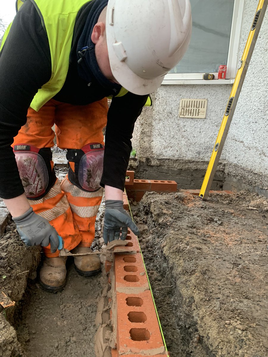 MaintenanceLowe's tweet photo. @Wiggy84 and his apprentice @georgeh24686356 doing a small porch up Brandlesholme. 
Footings dug out, concrete footings laid, internal and external brick/block built up to DPC (Damp Proof Course) https://t.co/zTVULzDEun